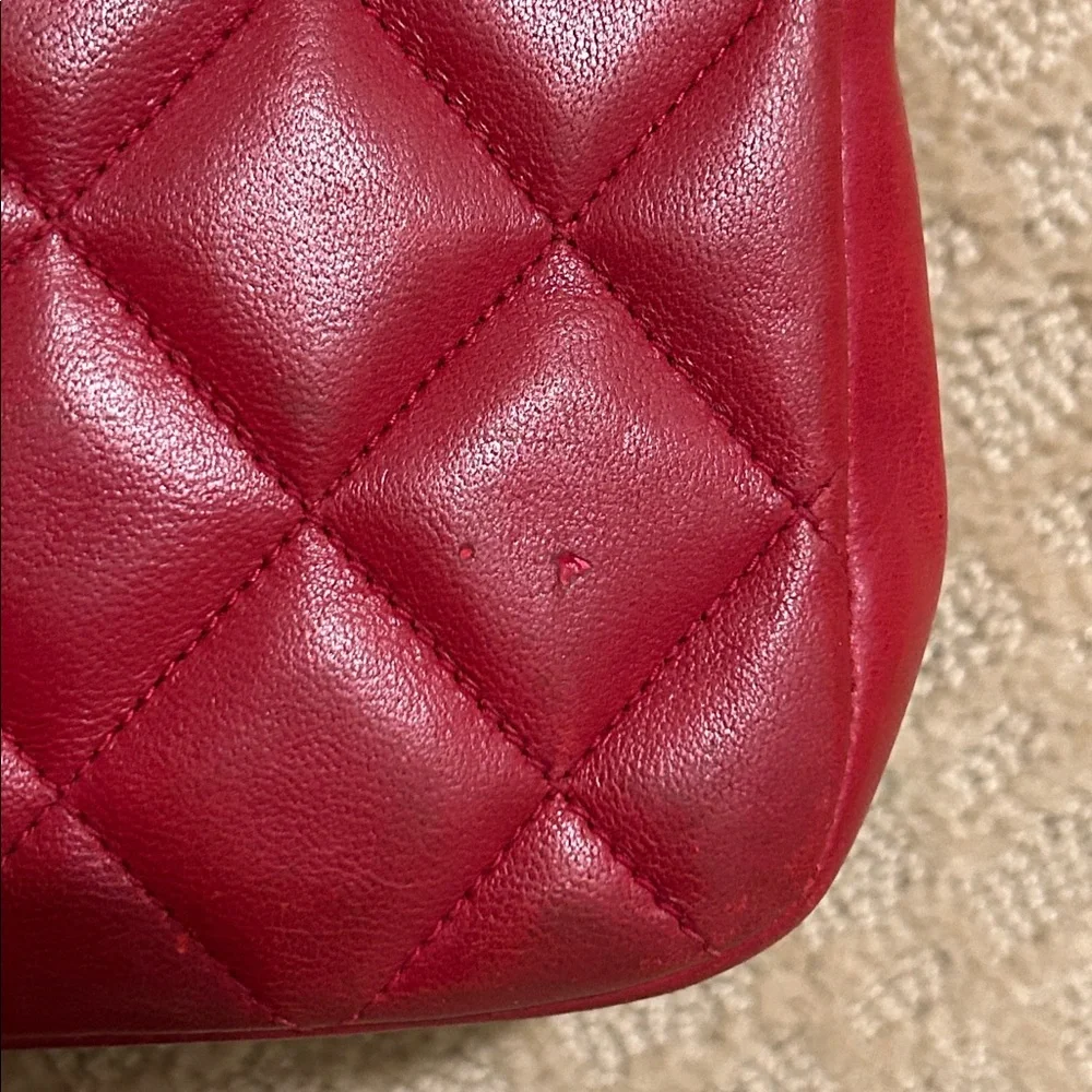 CHANEL Red Quilted Leather Shoulder Bag with Gold Chain